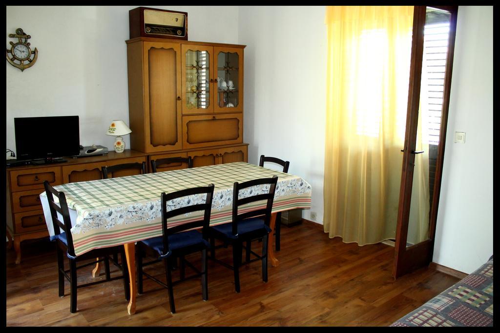 Apartments Boljat Supetar Kamer foto