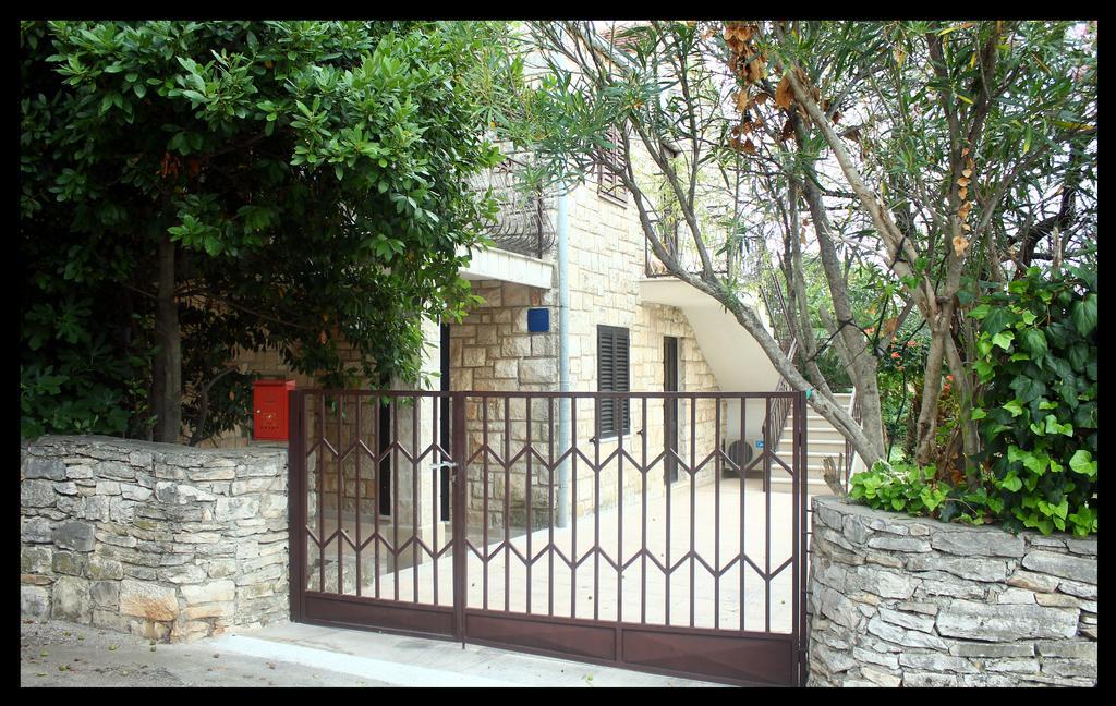 Apartments Boljat Supetar Buitenkant foto